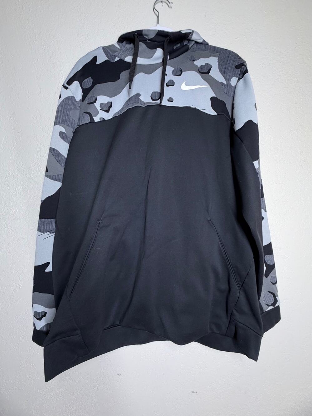 Nike Dri-FIT Men's XL Black Gray Camo Pullover Hoodie Athletic Sweatshirt